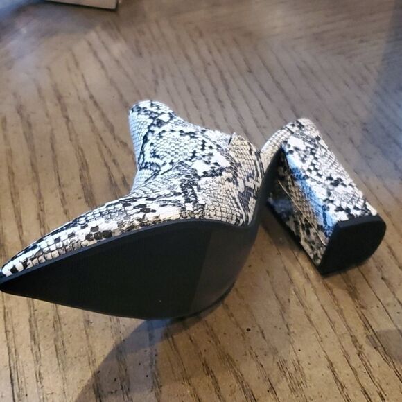 Size 7 black and white snake mules. NWT. - Picture 6 of 7